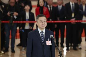 馬新強(qiáng)董事長走上代表通道談“追光之路，久久為功”